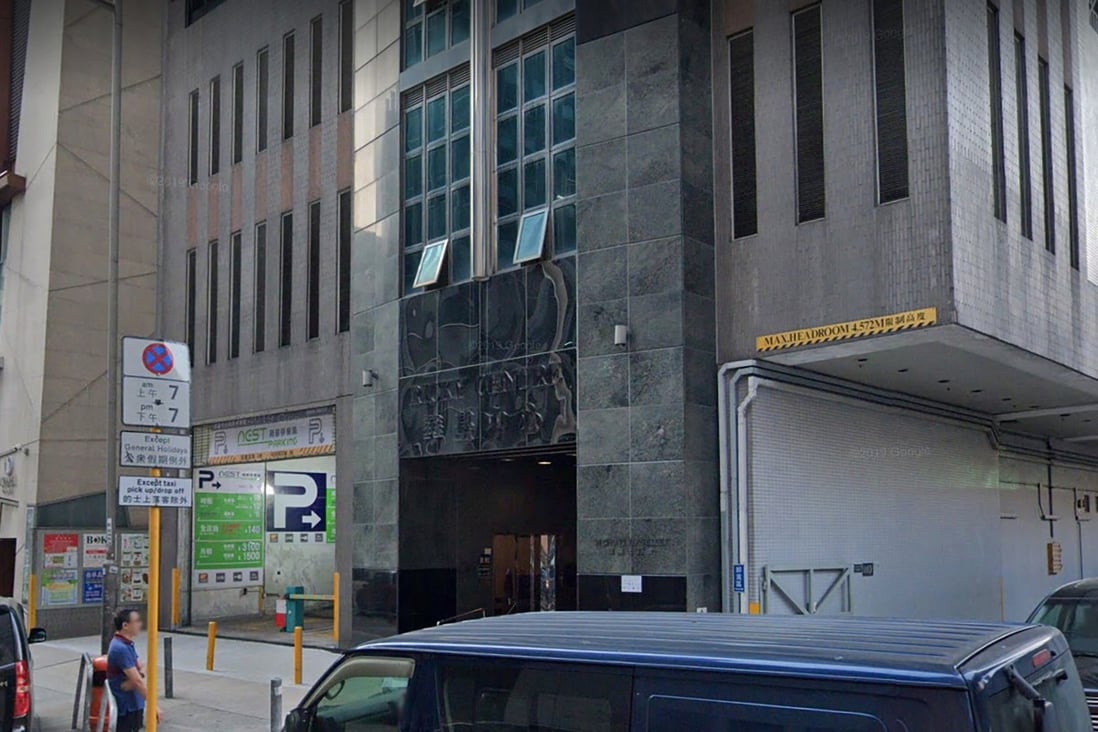 The robbers struck at the Ricky Centre in Kwun Tong. Photo: Google Map