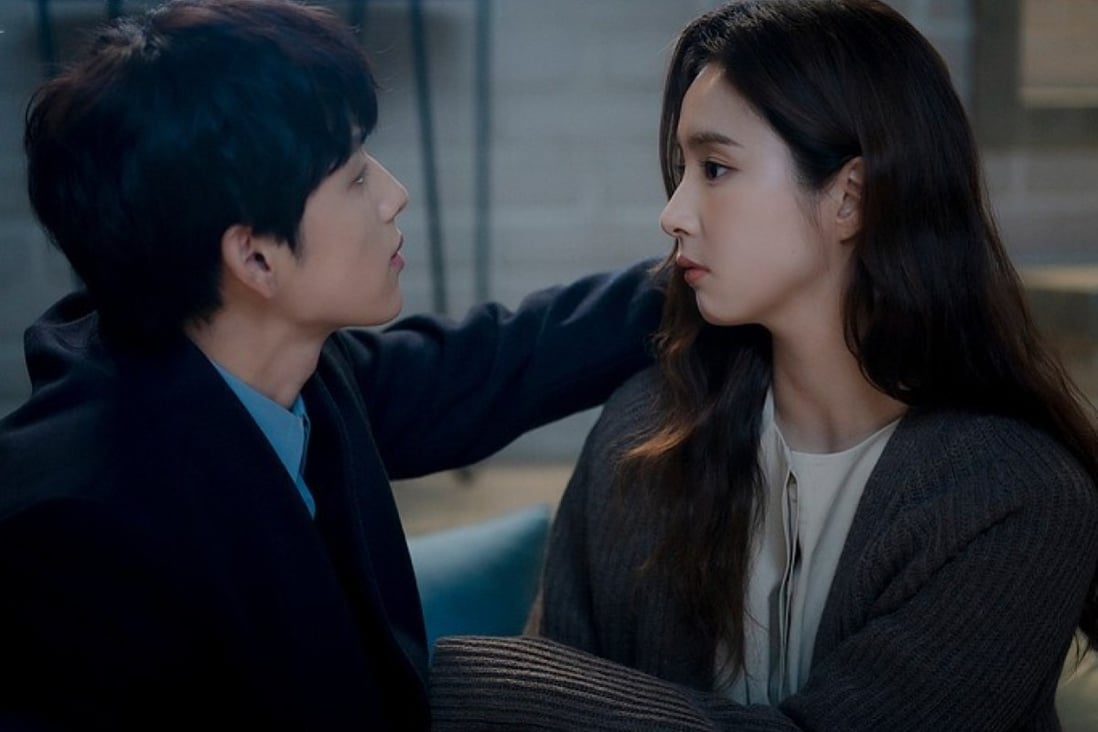 Im Si-wan (left) and Shin Se-kyung are struggling to keep their romance going in popular K-drama series Run On.