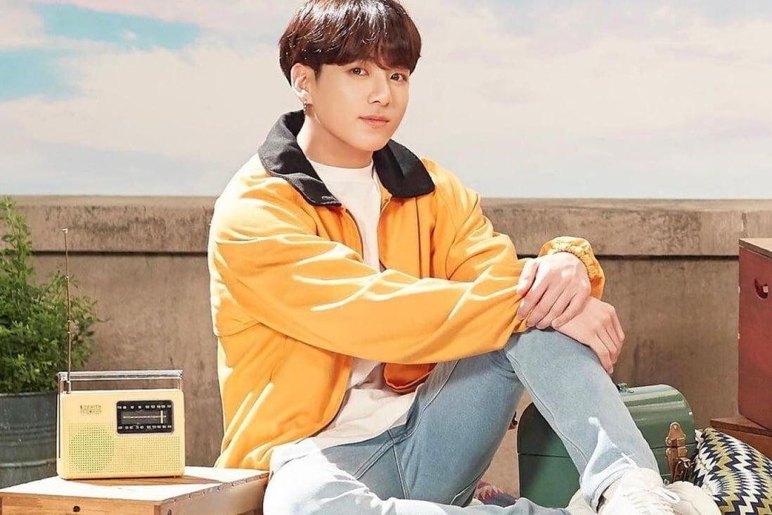 Jungkook de la BTS, a cărui achiziție este urmărită și copiată online de către fanii fideli ai trupei de băieți K-pop. Foto: @ bts.bighitofficial / Instagram