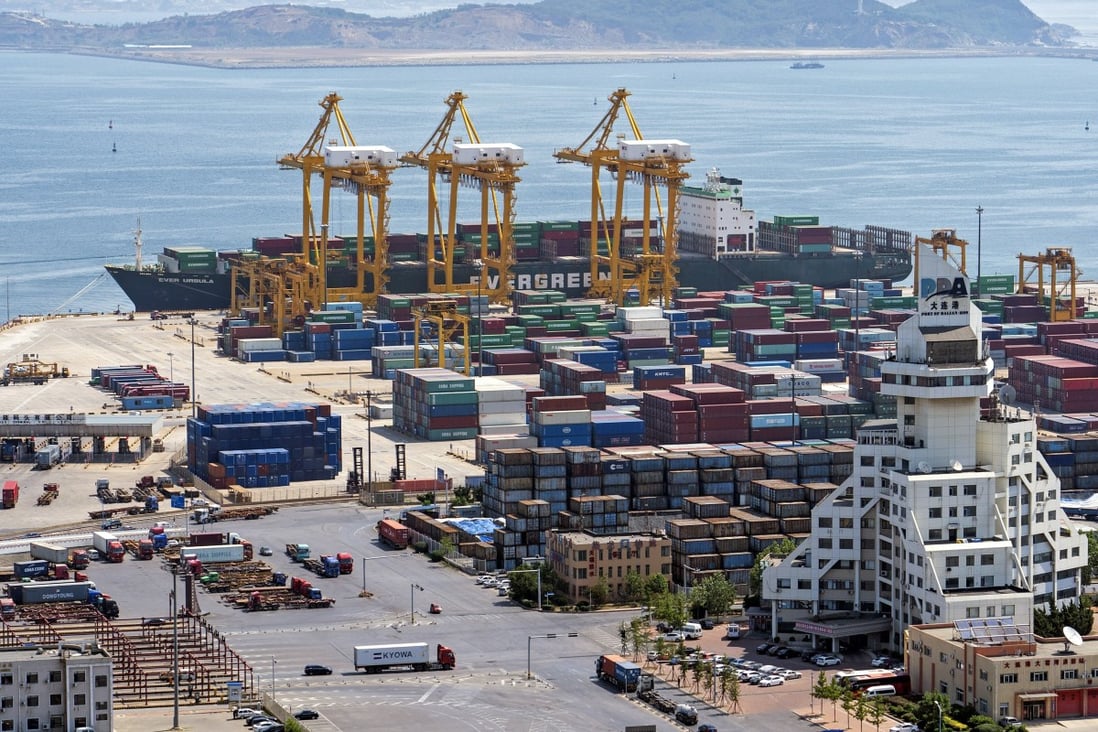 The shortage of plug points and dwindling space at the port have prompted shipping liners to cancel new reefer bookings into Dalian, and the congestion is now spreading to other refrigerated items like fruit and dumplings. Photo: Xinhua