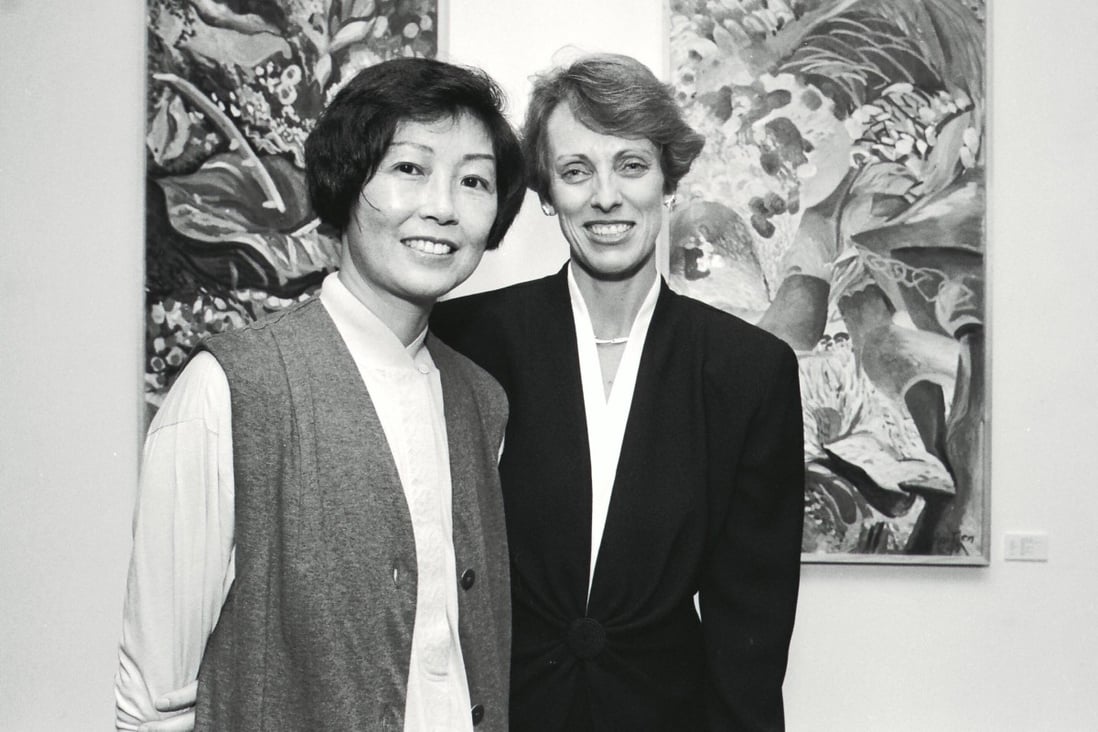 Shanghai artist Hai Tien (left) and Sandra Walters attend an exhibition titled “A Brush with Heaven and Earth”. Walters, a pioneering art dealer and agent in Hong Kong’s art scene since the 1970s, has died in Paris at the age of 76. Photo: SCMP