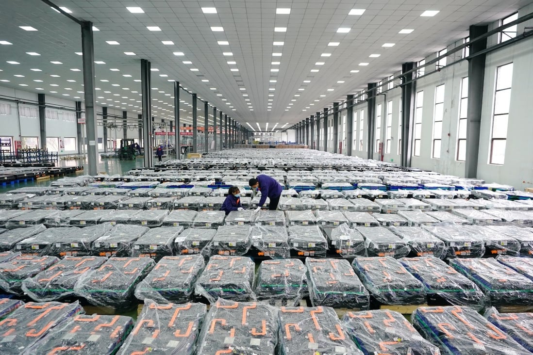 Workers checking battery packs at a lithium battery factory in Tangshan, north China's Hebei Province on November 29, 2020. Photo: Xinhua