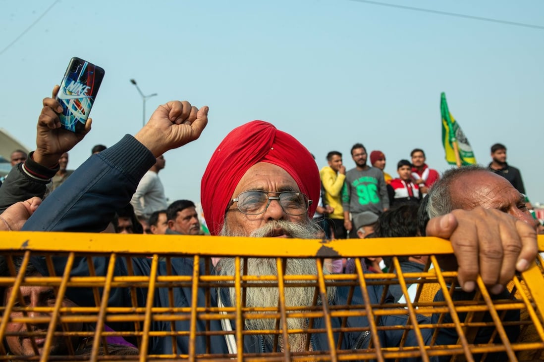 An Indian farmer shouts as he stands behind barriers during a protest at Delhi-Uttar Pradesh state border in Ghaziabad. Photo: dpa