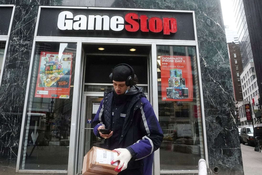 A FedEx delivery man prepares a package for a GameStop store in New York City on January 27. The video game retailer saw its stock price soar in the last week of January, backed by fans pitting themselves against large investors who had bet that the stock would fall. Photo: Reuters