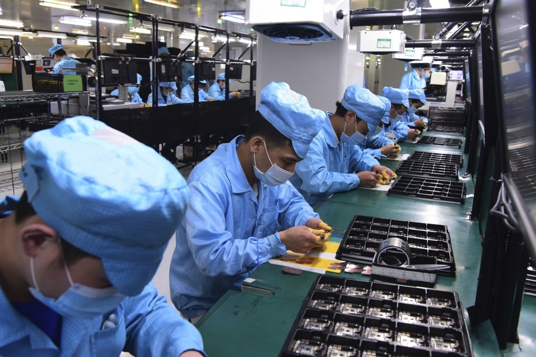 Workers at a factory of Chinese telecoms company Oppo in Dongguan, Guangdong province. China is losing its labour premium as the world’s factory because of both rising wage costs and a lower labour supply. Photo: Xinhua