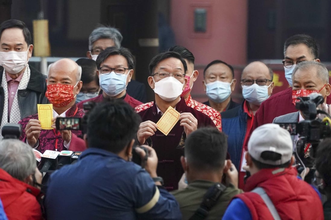 Kenneth Lau (centre) reveals Hong Kong’s prophecy in a ritual at Che Kung Temple held annually on the second day of Lunar New Year. Photo: Felix Wong