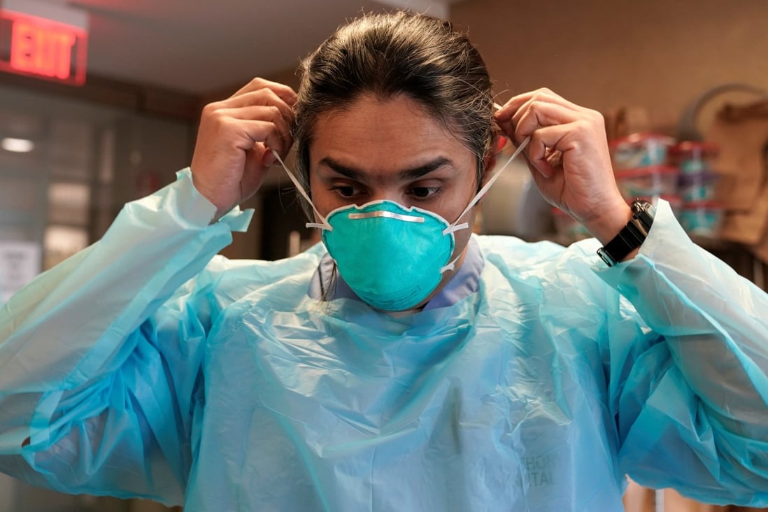 A US doctor dons an N95 mask before entering the ICU at an Oklahoma hospital. Photo: Reuters