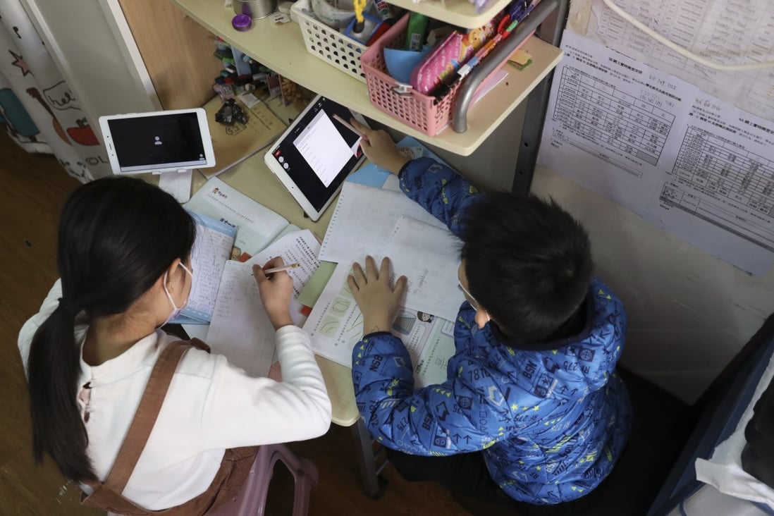Students from a low-income family study via an online class at home in Tsuen Wan amid the coronavirus pandemic on January 18. Photo: K.Y. Cheng