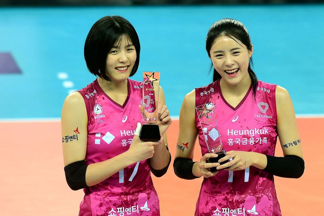 South Korean women volleyball twin stars Lee Jae-yeong, left, and Lee Da-yeong of the Heungkuk Life Insurance Pink Spiders. The two were suspended from the national team over allegations of school bullying. Photo: AFP