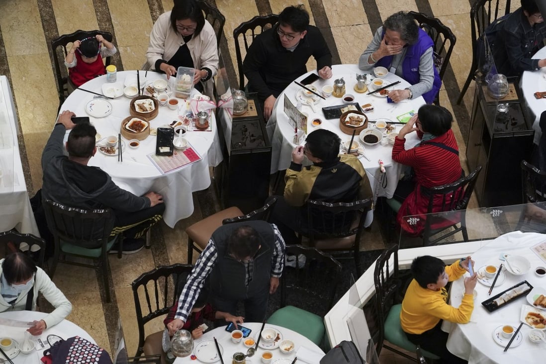 People having lunch at a restaurant in Tsing Yi on Saturday. Photo: Felix Wong