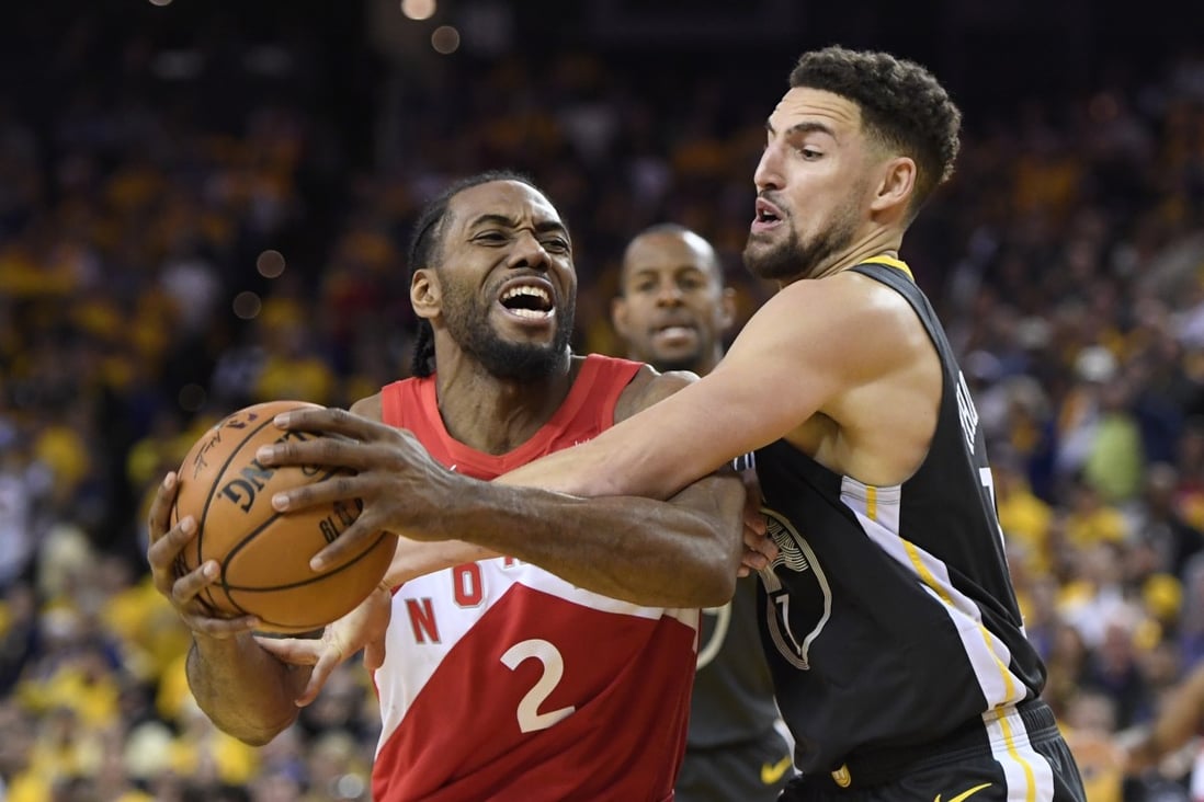 Golden State Warriors guard Klay Thompson (right) defends Toronto Raptors forward Kawhi Leonard in the 2019 NBA Finals. Photo: AP