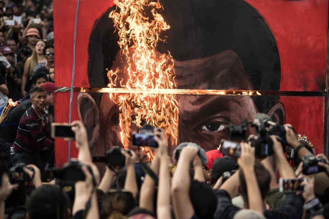 Activists burn an effigy during a September 2017 protest in Manila against Philippine President Rodrigo Duterte’s drug war killings. Photo: AFP