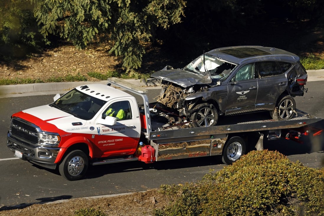 The vehicle driven by US golf legend Tiger Woods is towed away on Hawthorne Boulevard in California on Tuesday. Photo: TNS
