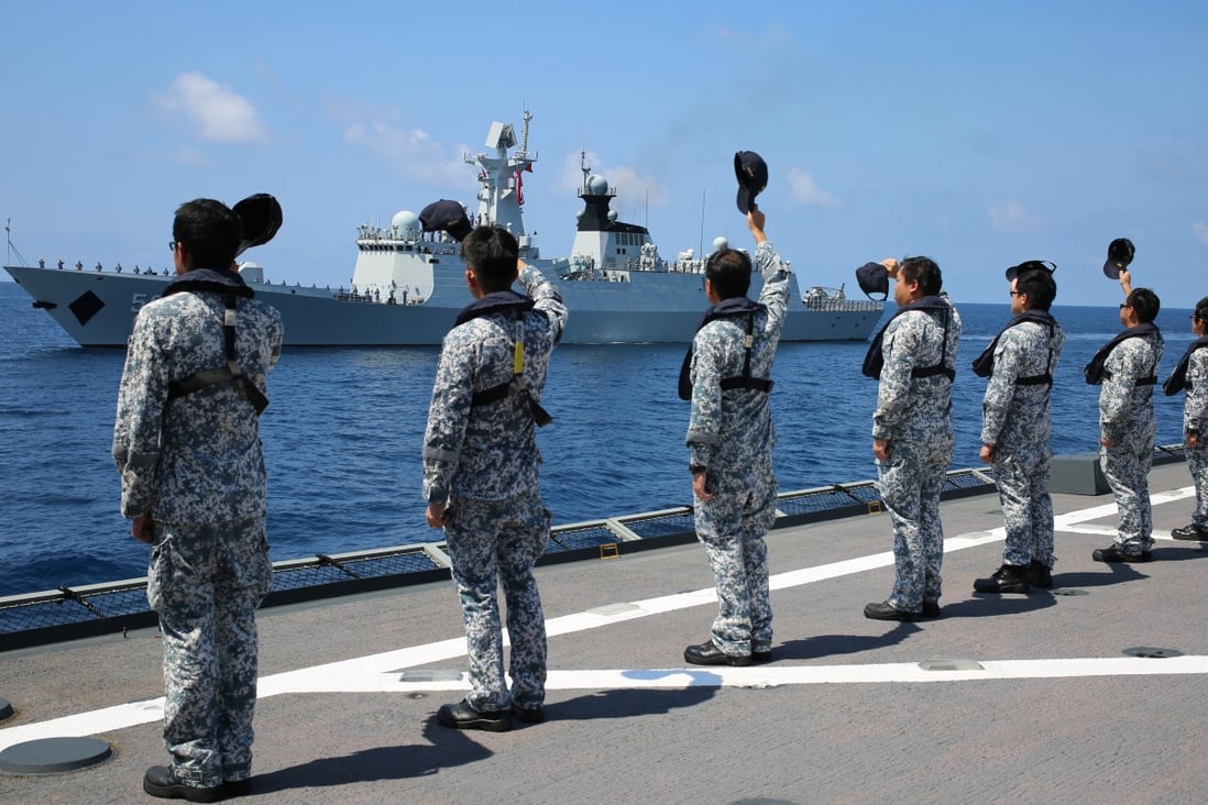 Singapore naval servicemen wave to a departing Chinese frigate after a previous joint exercise. Photo: Xinhua