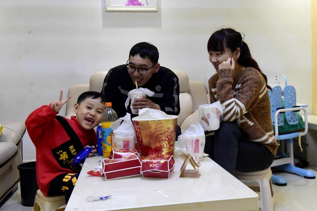 Li Hongqiang, 32, a delivery man for SF Express in Hefei, decided to stay put with his wife and son for the Lunar New Year holiday, heeding the state's call to curb the spread of Covid-19 with reduced travel. Photo: Xinhua