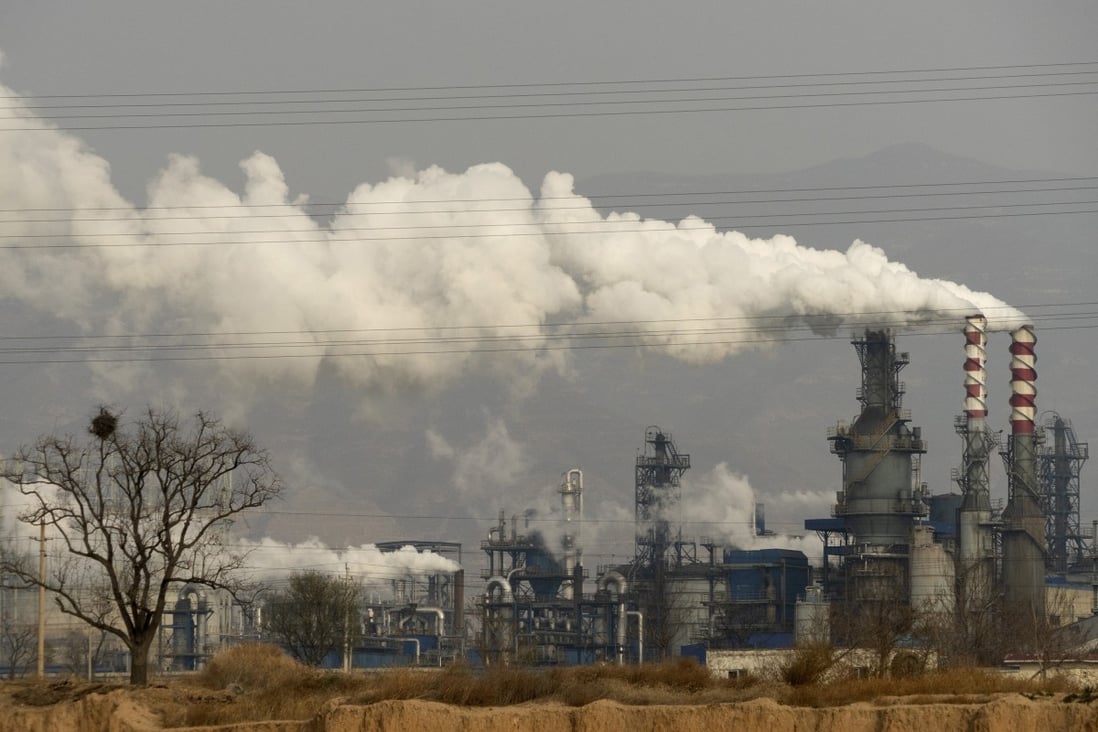 China has set a target of halting the rise in its carbon emissions before 2030. Photo: AP