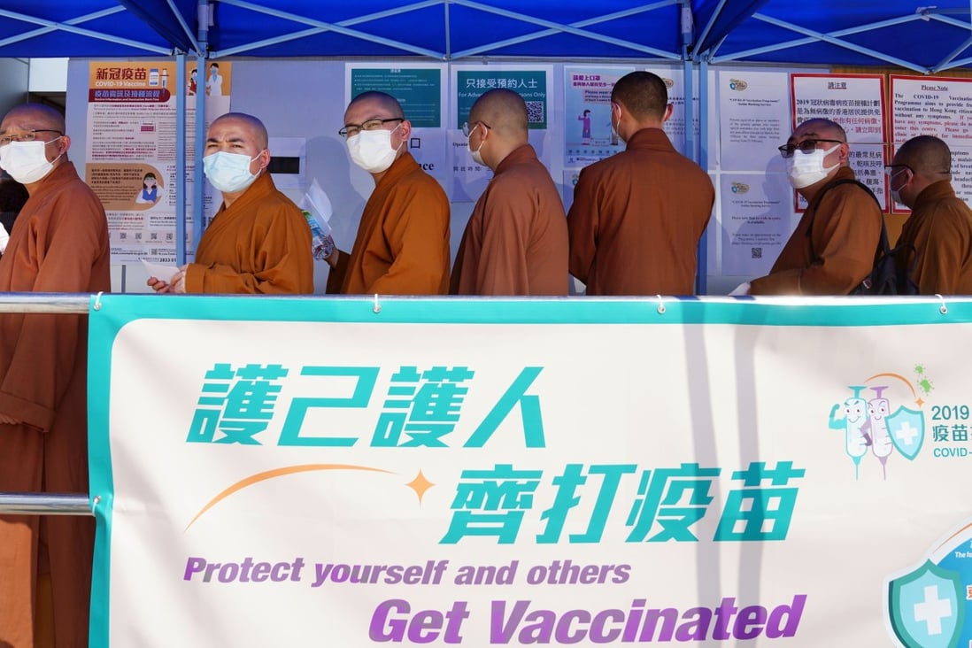 In Hongkong wird bereits über eine 4. „Booster-Impfung“ diskutiert und schließt jährliche Impfungen nicht aus