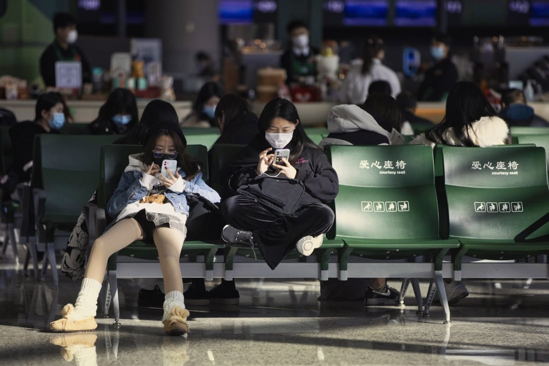 China remains vulnerable to coronavirus outbreaks caused by passengers or goods from countries with high Covid-19 prevalence, says Feng Zijian, deputy director of the Chinese Centre for Disease Control and Prevention. Photo: EPA-EFE