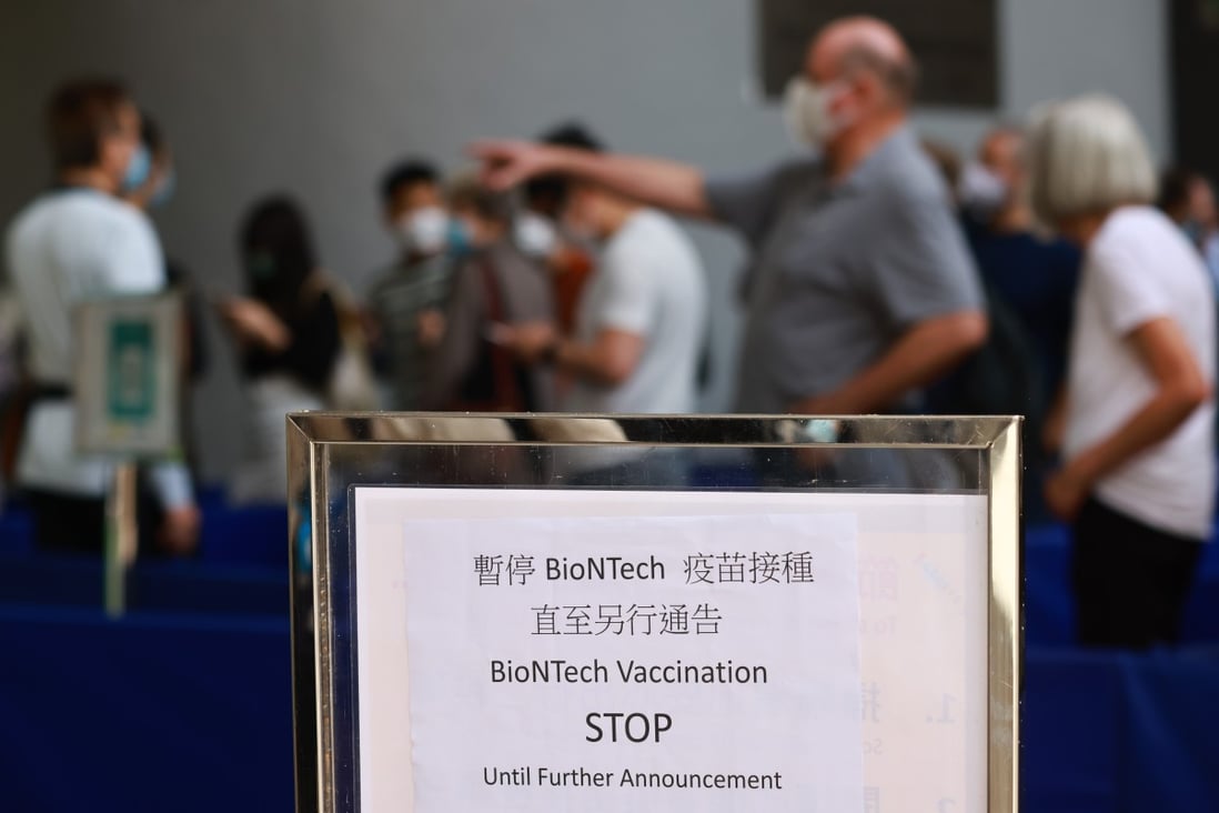 A sign tells visitors to a Hong Kong vaccination centre that BioNTech jabs are on hold. Photo: May Tse