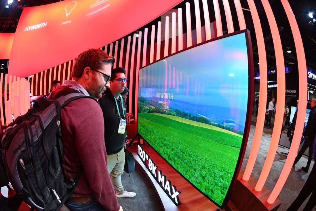 Attendees look at a 120-inch 8K television by Skyworth at the 2020 Consumer Electronics Show (CES) in Las Vegas, Nevada, on January 7, 2020. Photo: AFP