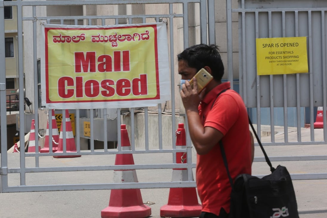 A man walks past a closed shopping mall amid a partial lockdown in Bangalore, India, on April 23, as India battles a fierce resurgence of the coronavirus. Photo: EPA-EFE