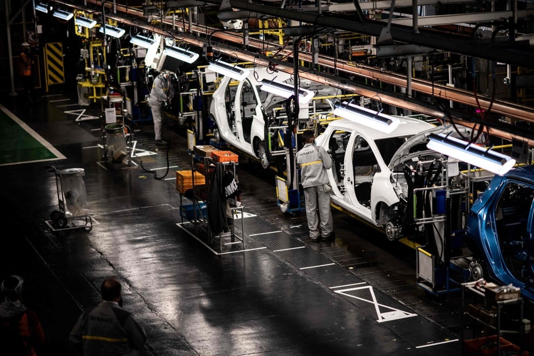 The assembly line that produces both the electric vehicle Renault Zoe and the hybrid vehicle Nissan Micra, at Flins-sur-Seine, the largest Renault production site in France, on May 6, 2020. Photo: AFP