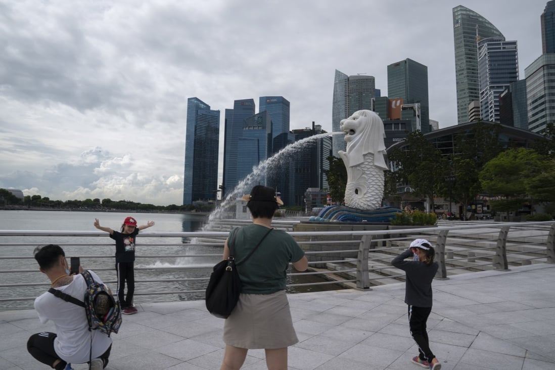 People pose for photos at the Merlion Park in Singapore. File photo: EPA-EFE