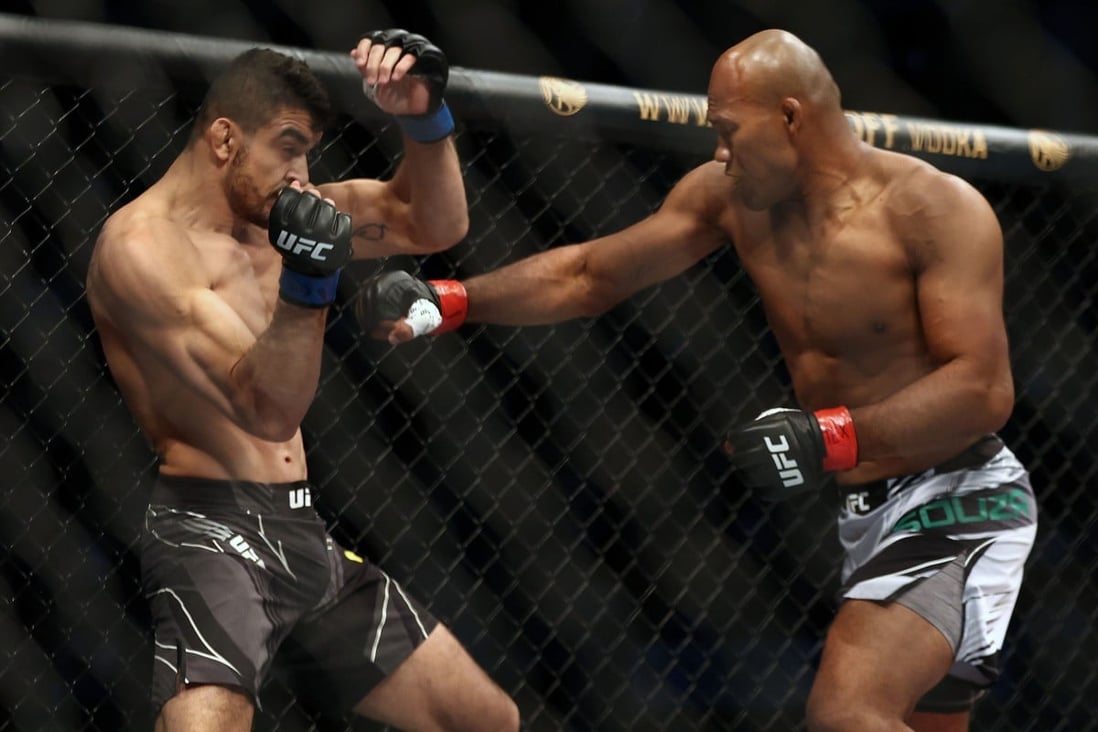 Ronaldo ‘Jacare’ Souza moves in for a hit against Andre Muniz at UFC 262. Photo: USA TODAY Sports