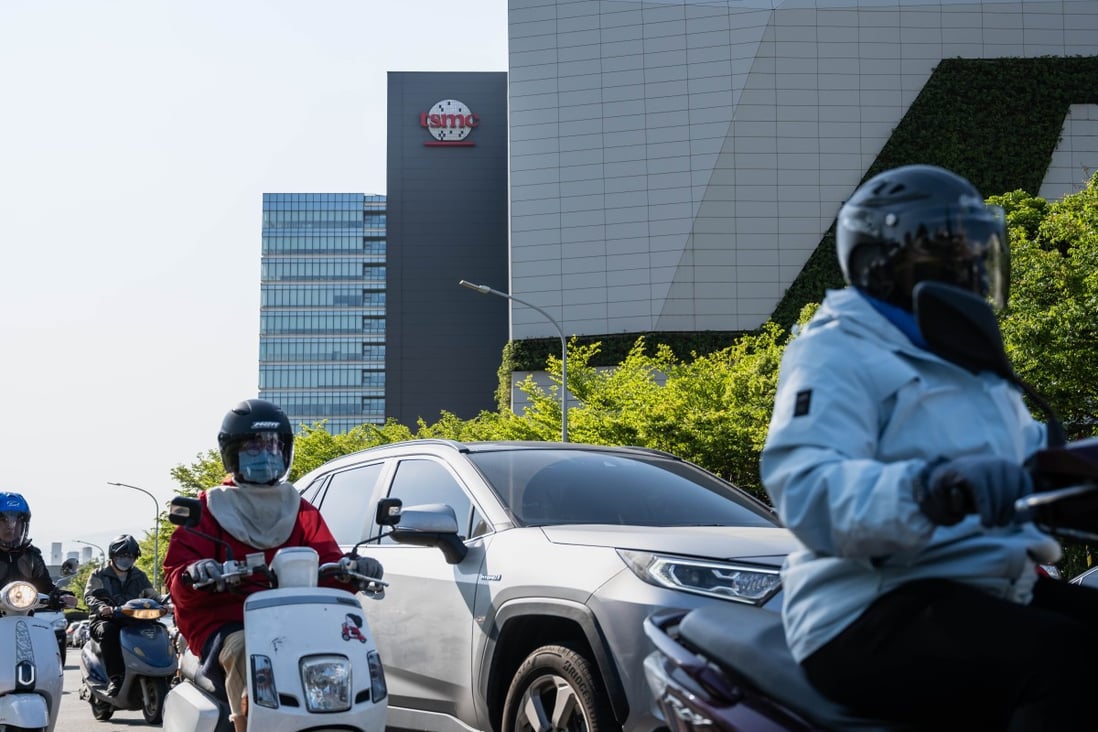 Vehicles travel past the Taiwan Semiconductor Manufacturing Co. headquarters in Hsinchu, Taiwan. Photo: Bloomberg