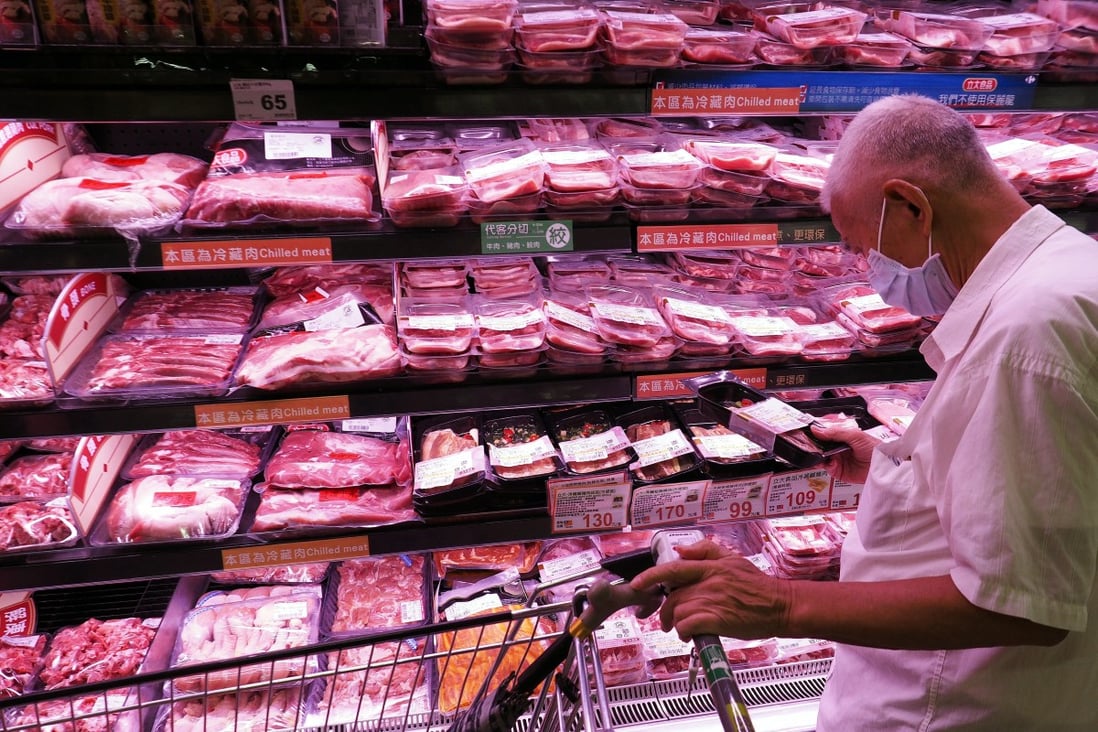 A man selects meat at a supermarket in Taipei on August 28, 2020, when Taiwanese President Tsai Ing-wen announced the island would ease restrictions on the imports of US pork and beef. Photo: EPA-EFE