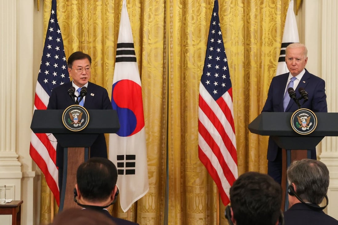 US President Joe Biden (right) and his South Korean counterpart Moon Jae-in agreed on the importance of preserving peace and stability in the Taiwan Strait. Photo: DPA