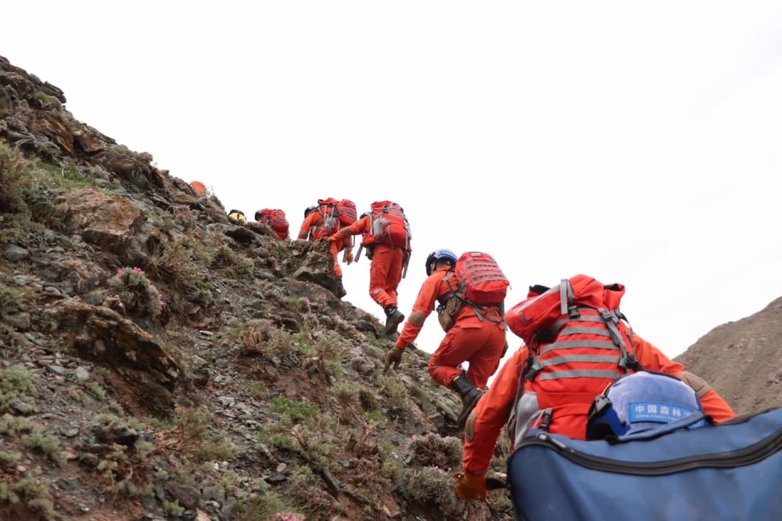 Rescuers search for victims at the scene of the tragedy in Gansu. Photo: Xinhua