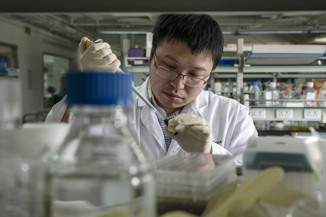 A researcher prepares a sample inside a laboratory at BeiGene Ltd's research and development centre in Beijing on May 24, 2018. The company made its Hong Kong trading debut in August 2018. Photo: Bloomberg