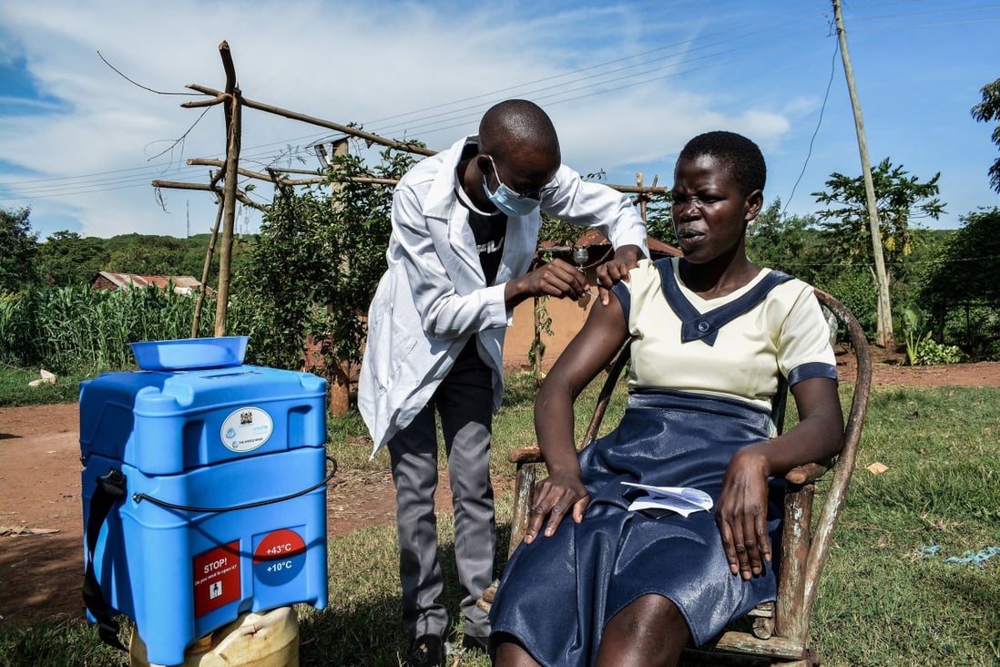 A health worker administers a Covid-19 vaccine during door-to-door visits to inoculate people who live far from health facilities, in Siaya, Kenya, on May 18. Photo: AFP via Getty Images/TNS