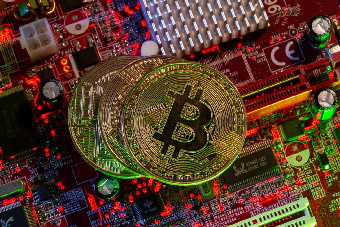 Bitcoin price volatility and concerns about energy consumption have Beijing pursuing a new crackdown on cryptocurrency. On Saturday, Weibo banned several cryptocurrency accounts for violating “relevant laws and regulations”.