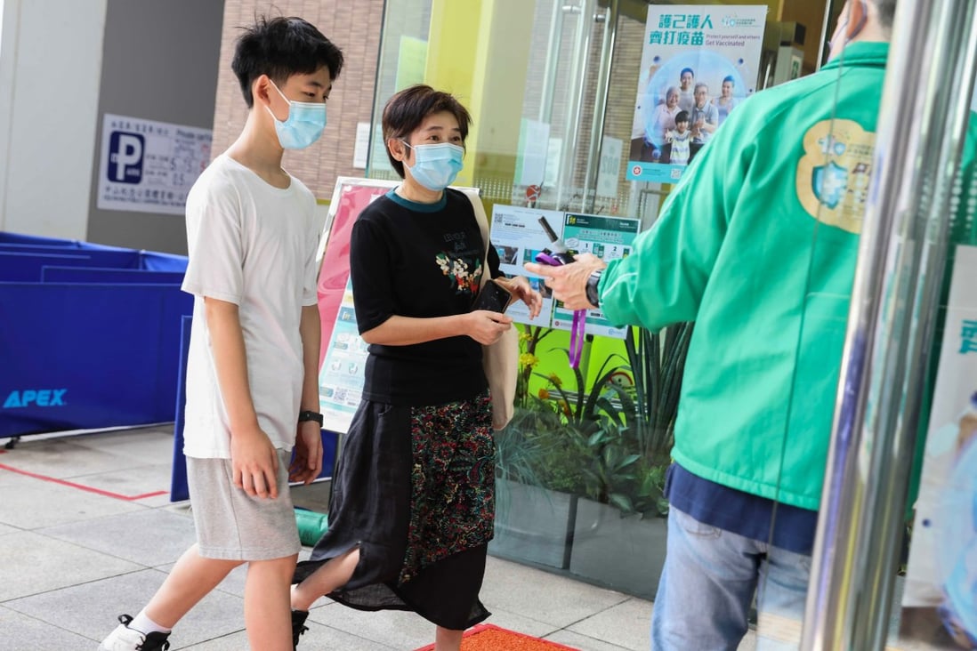 A parent and child arrive at the Sun Yat Sen Memorial Park Sports Centre to get the BioNTech vaccine. Photo: Nora Tam