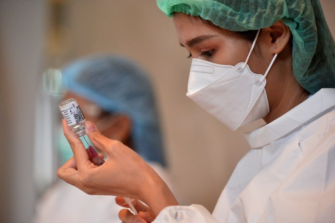 A health worker prepares a dose of Covid-19 vaccine in Bangkok earlier this month. Photo: Xinhua