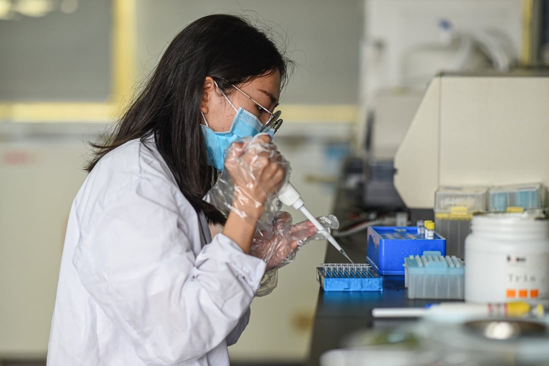 A researcher works at a laboratory of Coconut Research Institute, Chinese Academy of Tropical Agricultural Sciences, in Wenchang, south China's Hainan Province, March 11, 2021. Photo: Xinhua