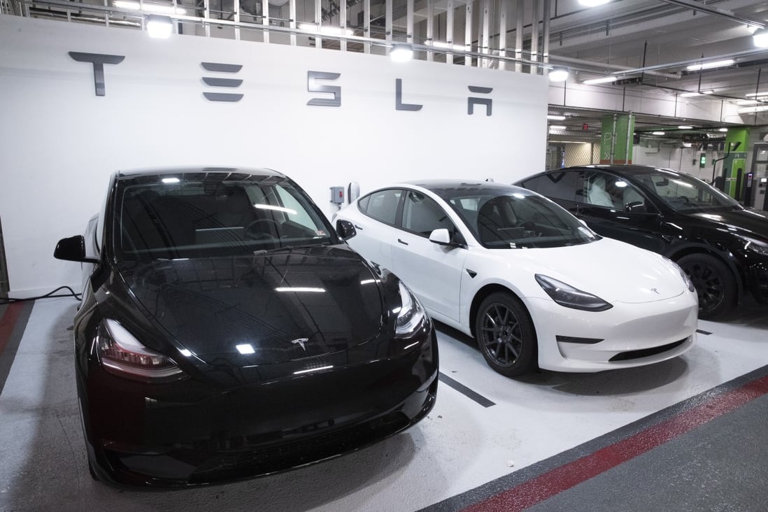 A Tesla Model 3 vehicle, centre, flanked by two Model Y vehicles. Photo: EPA-EFE