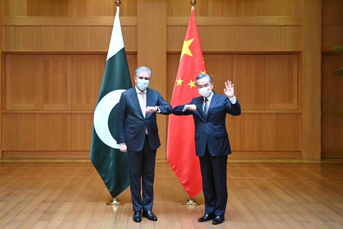Chinese and Pakistan foreign ministers Wang Yi (right) and Shah Mahmood Qureshi during their meeting in Chengdu on July 24. Photo: Xinhua
