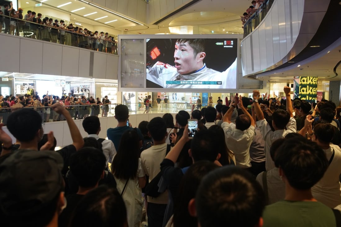 The APM mall in Kwun Tong was screening fencer Edgar Cheung’s gold medal victory on Monday. Photo: Winson Wong