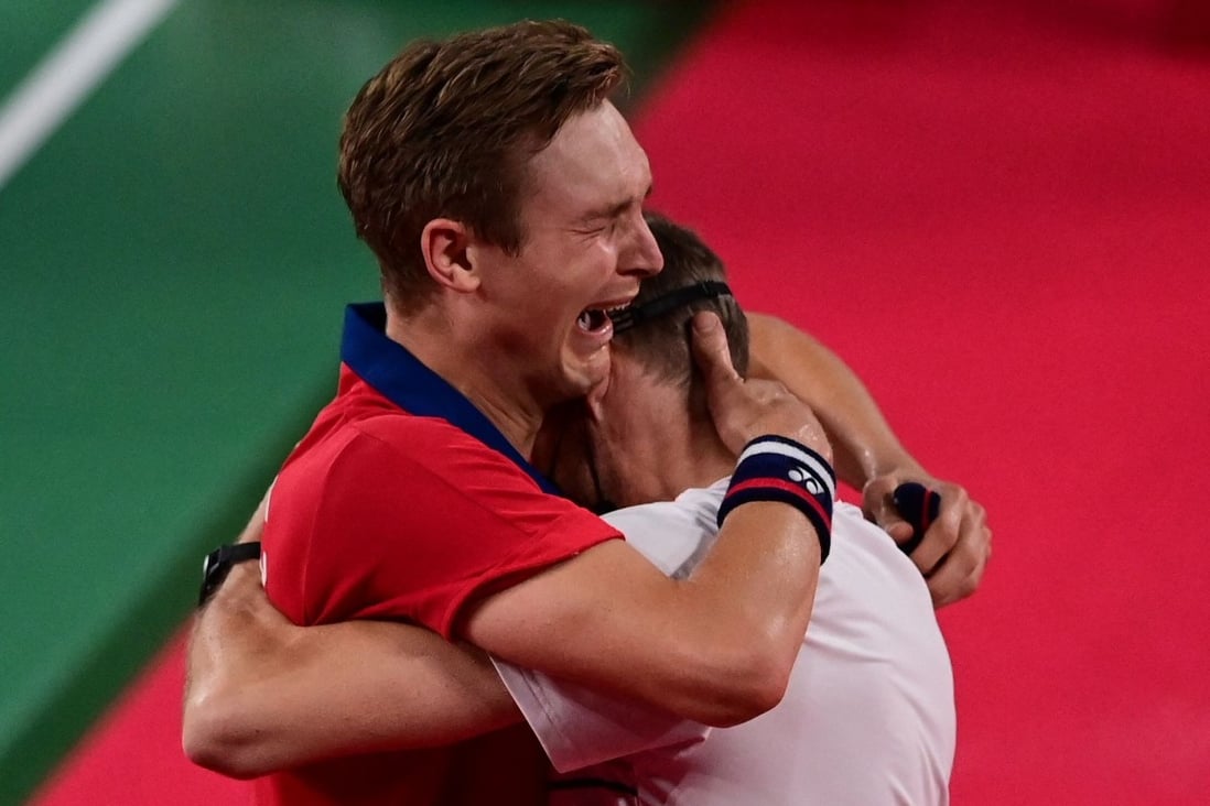 Denmark‘s Viktor Axelsen (left) embraces China’s Chen Long after winning their men’s singles badminton final at the Tokyo 2020 Olympics. Photo: AFP
