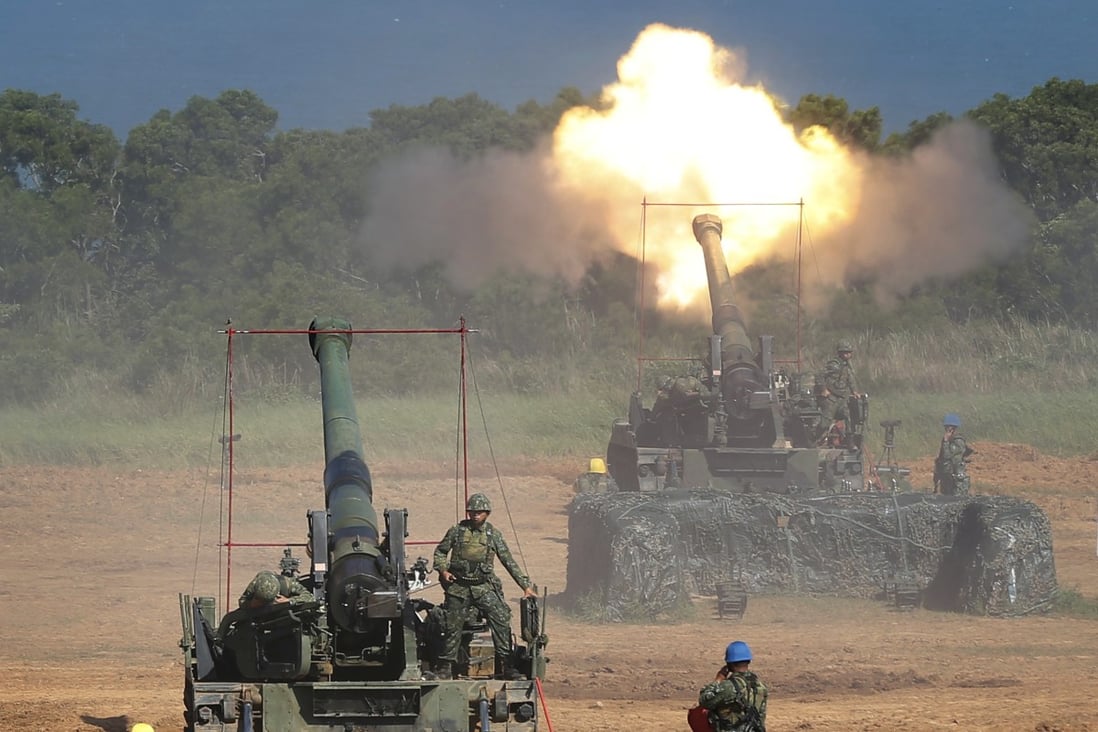 Taiwanese soldiers fire self-propelled howitzers during military exercises in Hsinchu in September 2015. Photo: AP