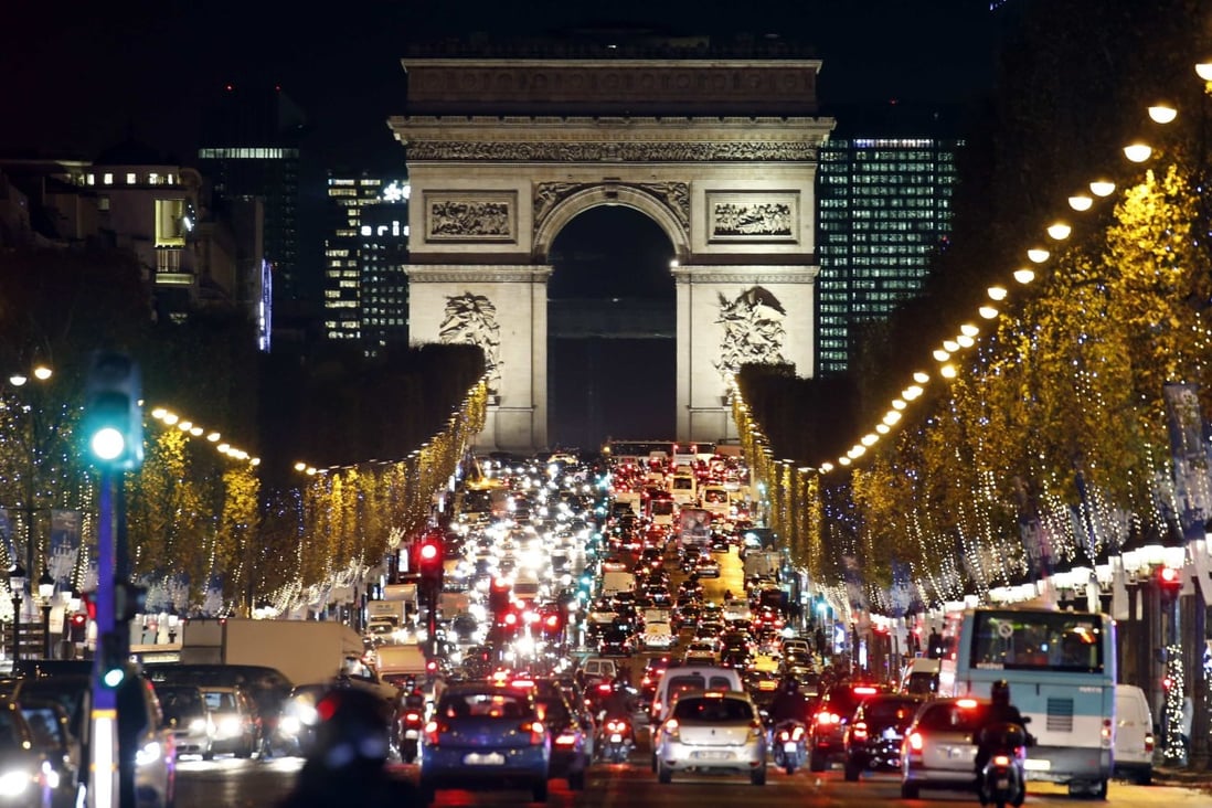 The Place d’Etoile surrounding the Arc de Triomphe may cause little worry for those used to Chinese roads. Photo: Reuters