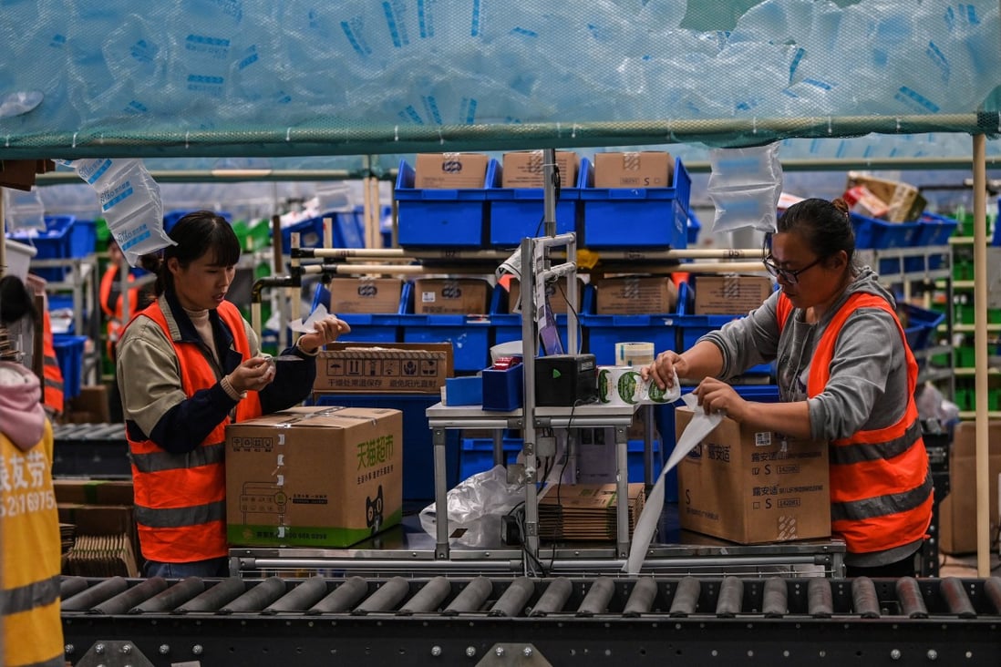 Employees work in the warehouse of Cainiao Smart Logistics Network, the logistics affiliate of e-commerce giant Alibaba, in Wuxi, China's eastern Jiangsu province. Photo: AFP