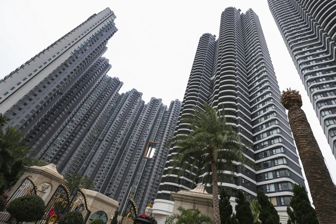 Prices at Residence Bel-Air had slumped by 27 per cent to HK$32,424 per square foot in the second week of August from their peak three years ago. Photo: David Wong