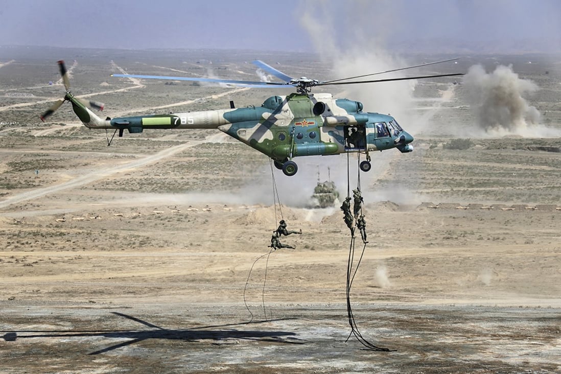 Troops fast-rope out of a Chinese military helicopter during joint war games with Russia in the Ningxia Hui autonomous region in northwestern China on August 13. Photo: Handout via AP