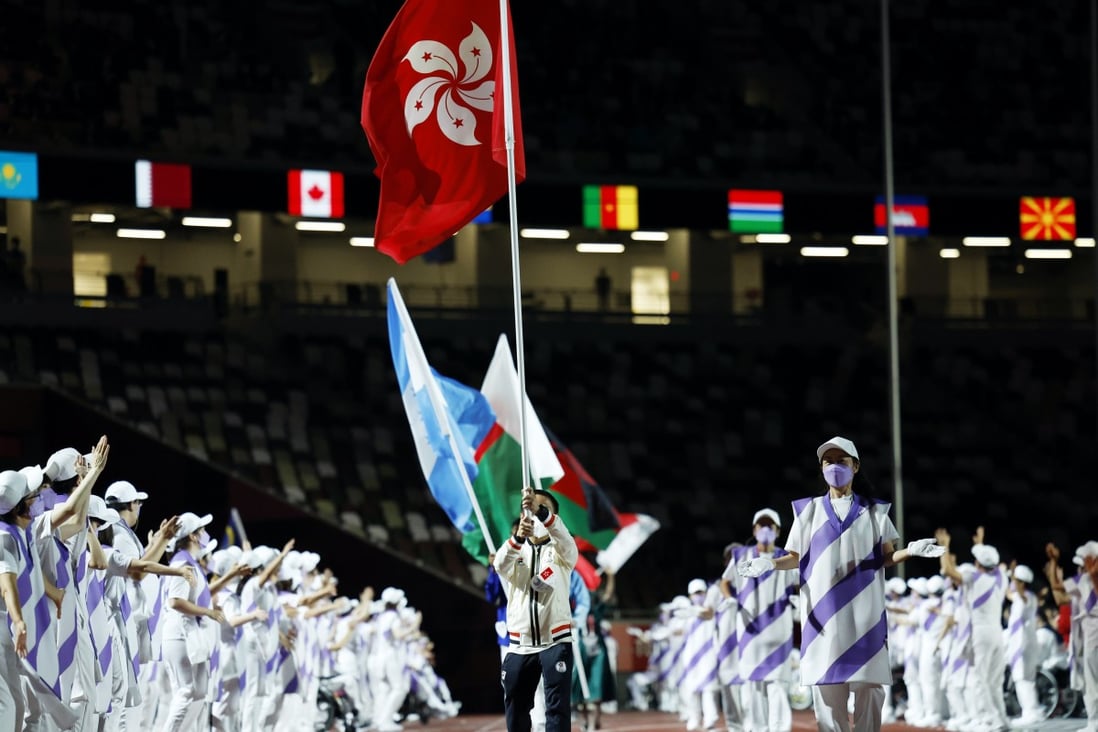 Badminton player Chu Man-kai of Hong Kong carries the flag during the closing ceremony of the Tokyo 2020 Paralympic Games. Photo: Reuters