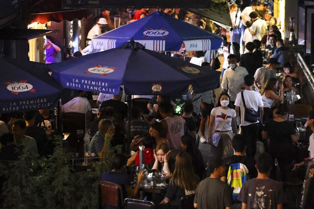 Stories about how customers at Hong Kong bars and clubs have cheated the city’s pandemic defence strategy have made a mockery of the system. Photo: Dickson Lee