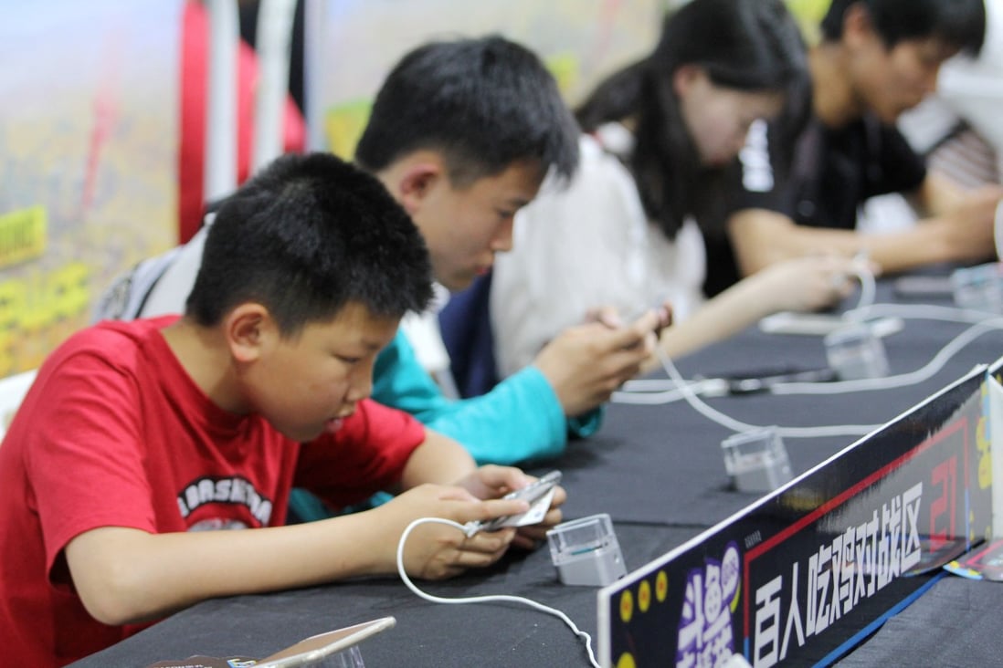 Players competing in a match of the mobile game “Honor of Kings” in the Hubei provincial capital of Wuhan on May 2018. Photo: Imaginechina